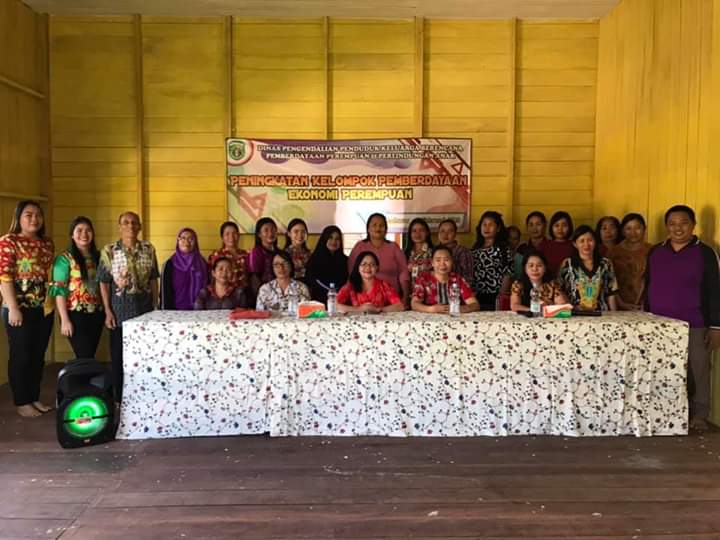 Pembinaan Peningkatan Kelompok Pemberdayaan Perempuan di Kampung oleh DP2KBP3A Kubar 